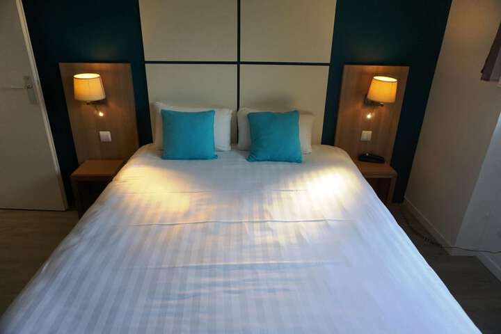 Room 15 of 46