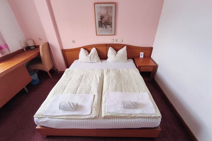 Room 5 of 54