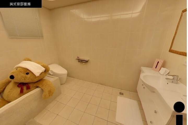Room 14 of 21
