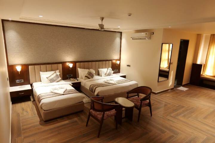 Room 2 of 38