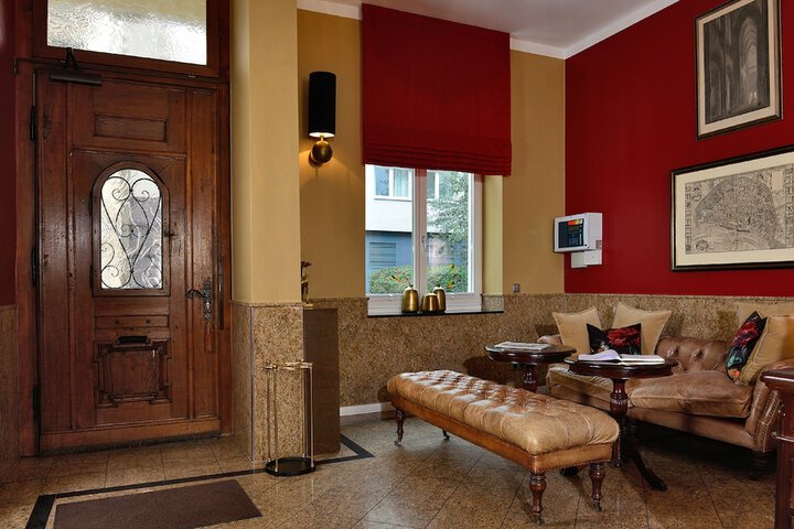 Entrance & Lobby