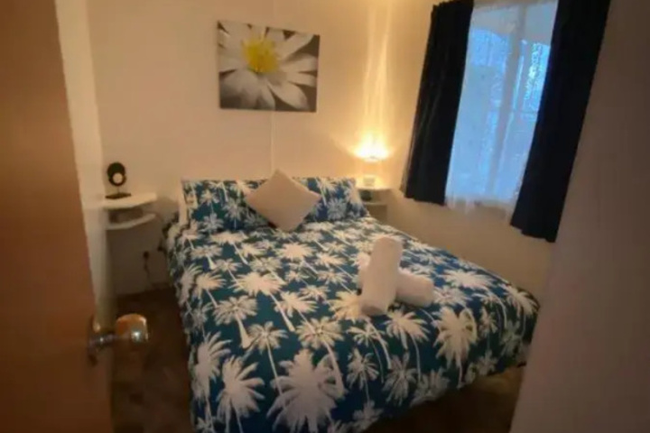 Room 6 of 11
