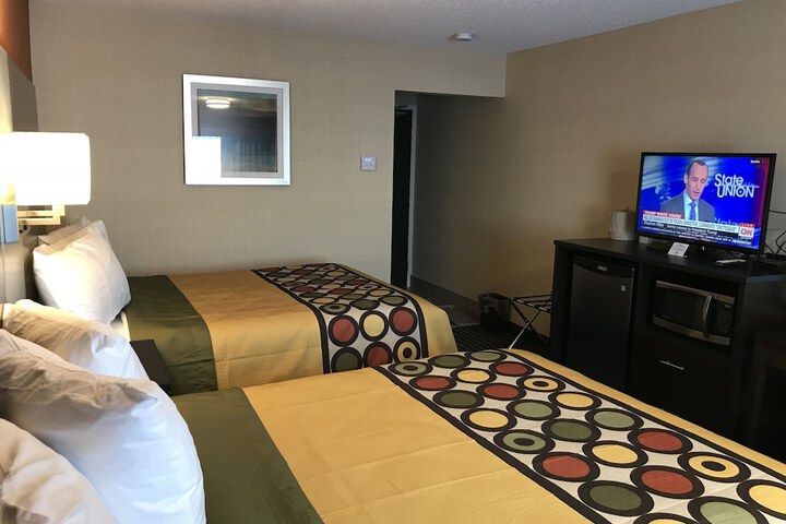 Room 10 of 33