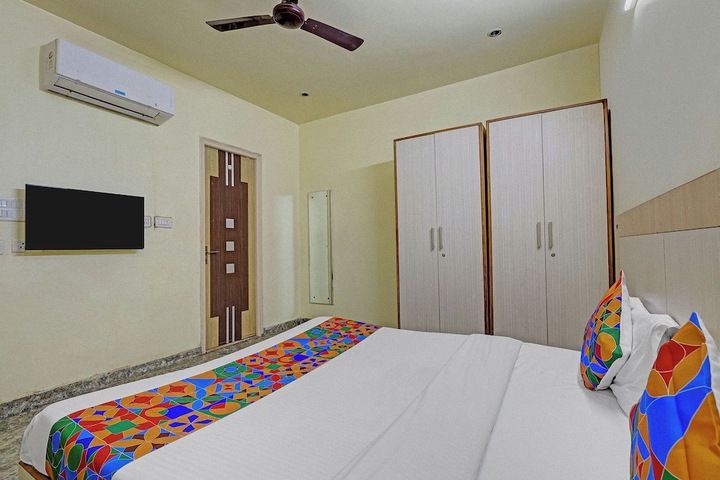 Room 9 of 28