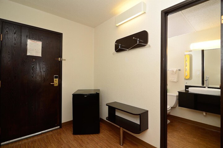 Room 15 of 28