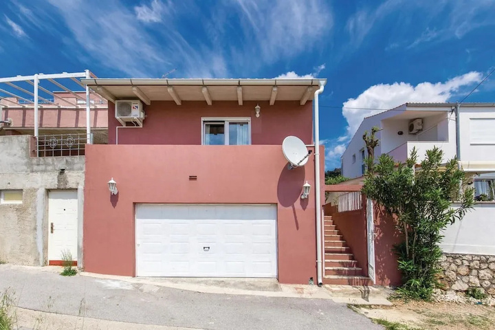 Amazing Home in Rab With Wifi and 3 Bedrooms