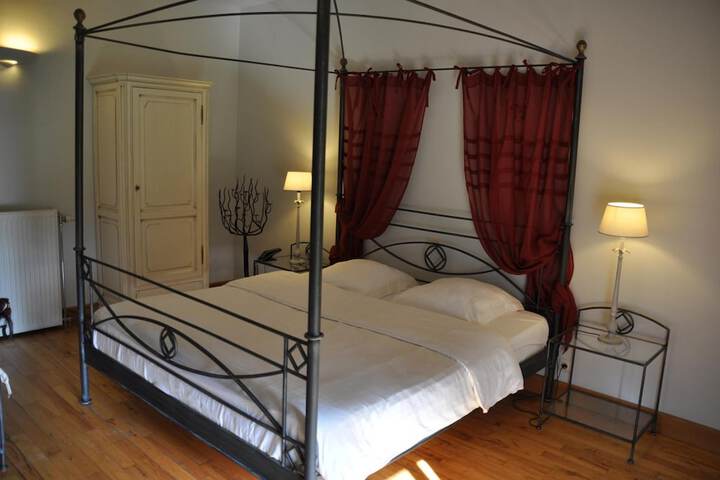 Room 12 of 40