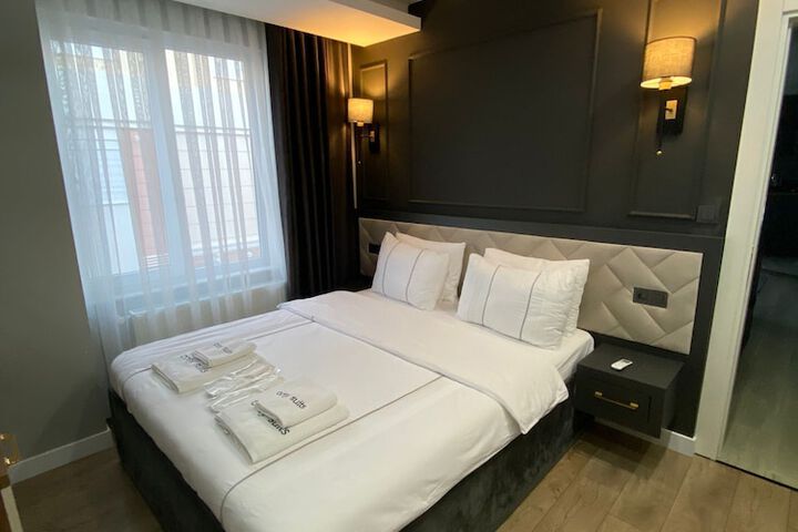 Room 11 of 84
