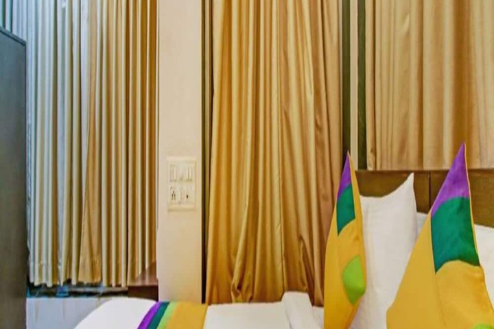 Room 4 of 37