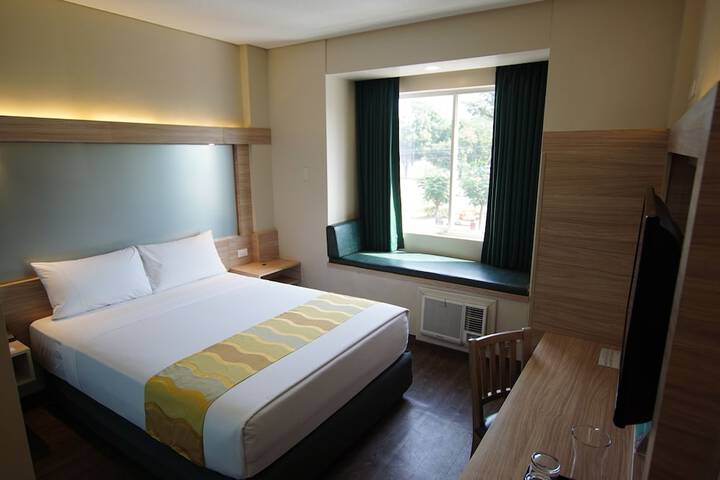 Room 10 of 28