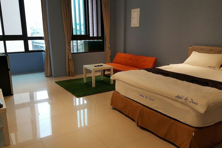 Room 8 of 19