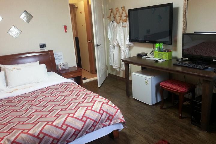 Room 2 of 6