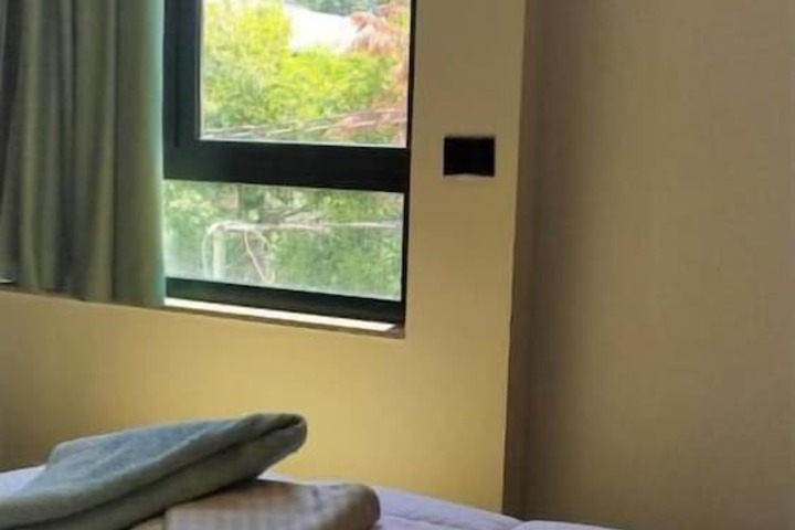 Room 4 of 37