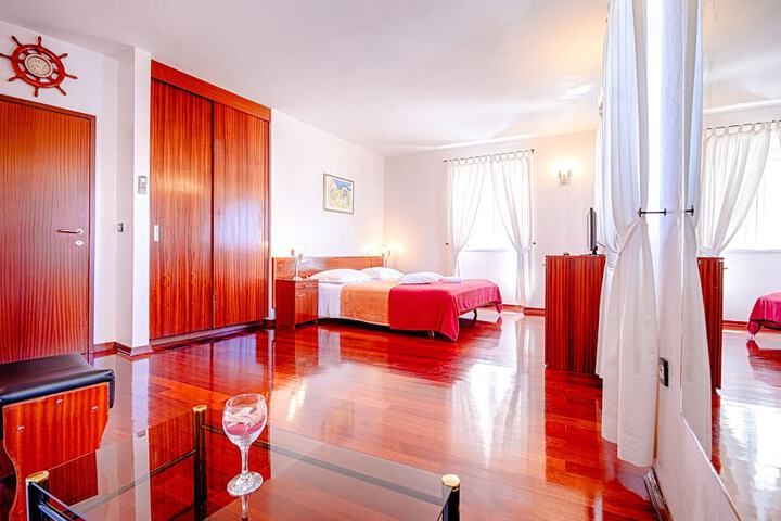Room 44 of 95