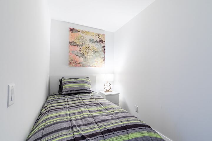 Room 12 of 65