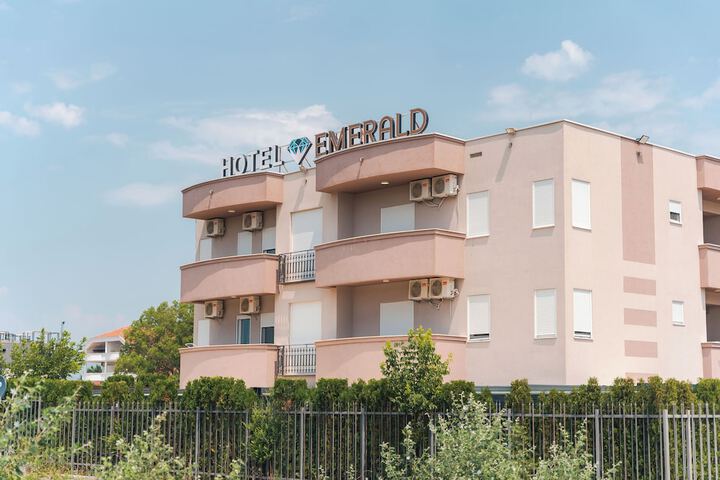 Hotel 12 of 12