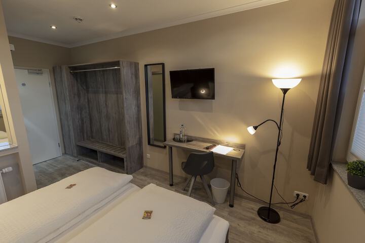 Room 19 of 33