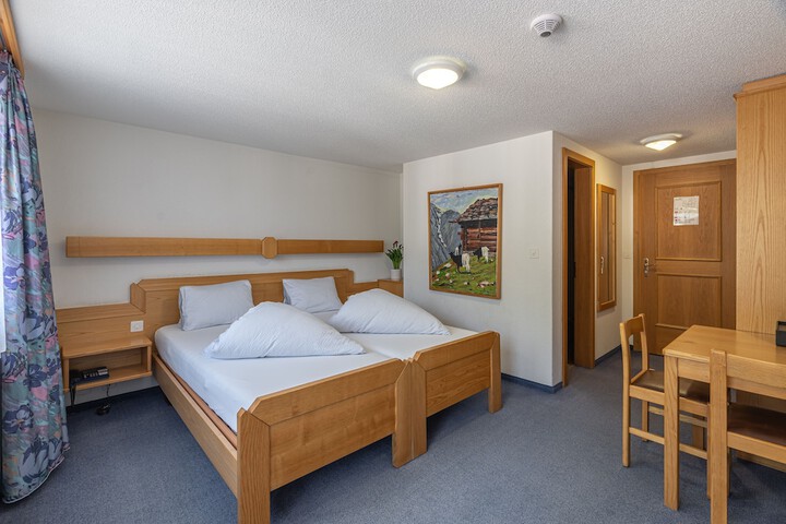 Room 4 of 62