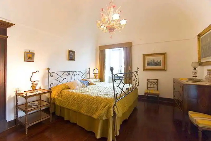 Room 3 of 8