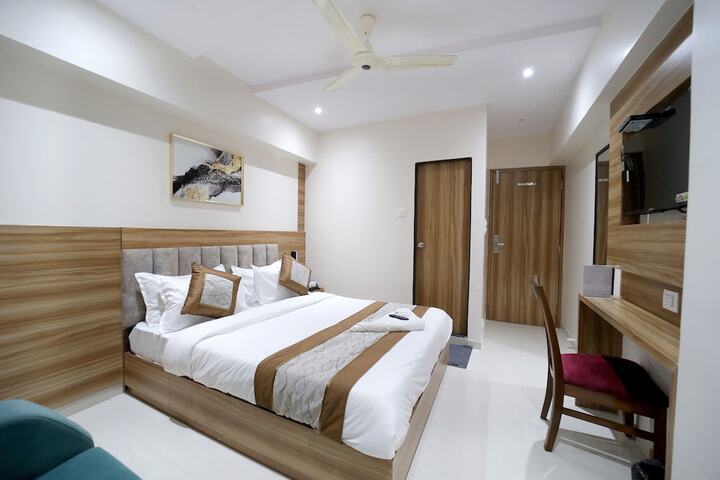Room 9 of 30
