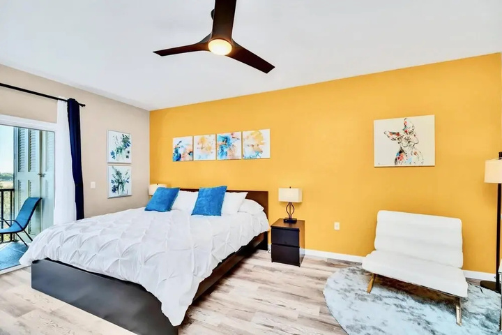 Room 4 of 16