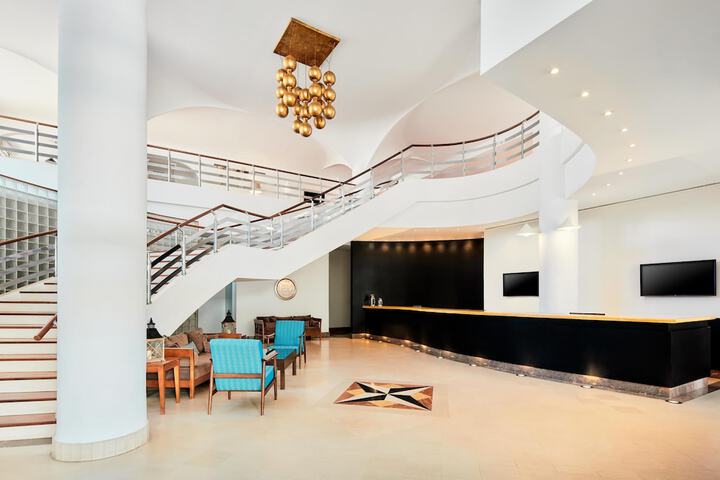 Entrance & Lobby