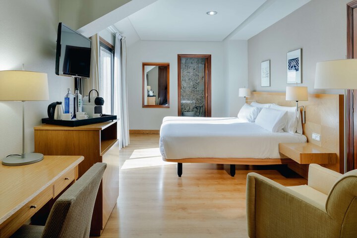 Room 16 of 42