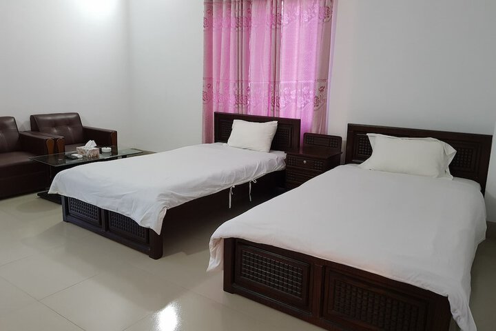 Room 12 of 37