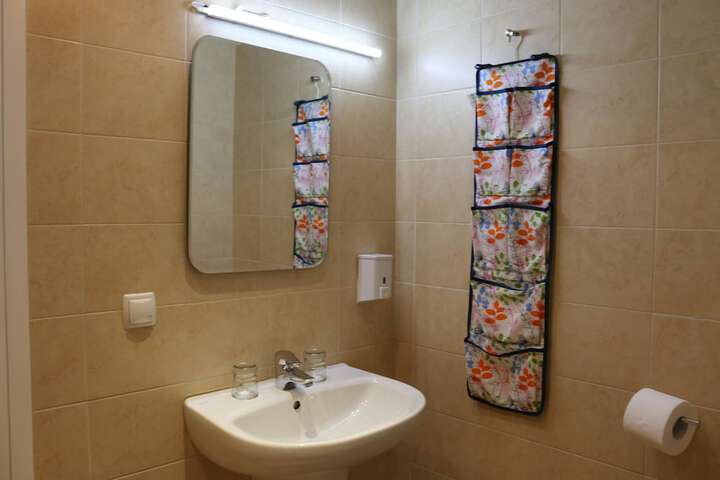 Room 16 of 35
