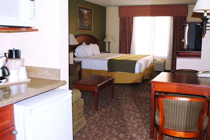 1 King Bed Accessible (7 of 17)