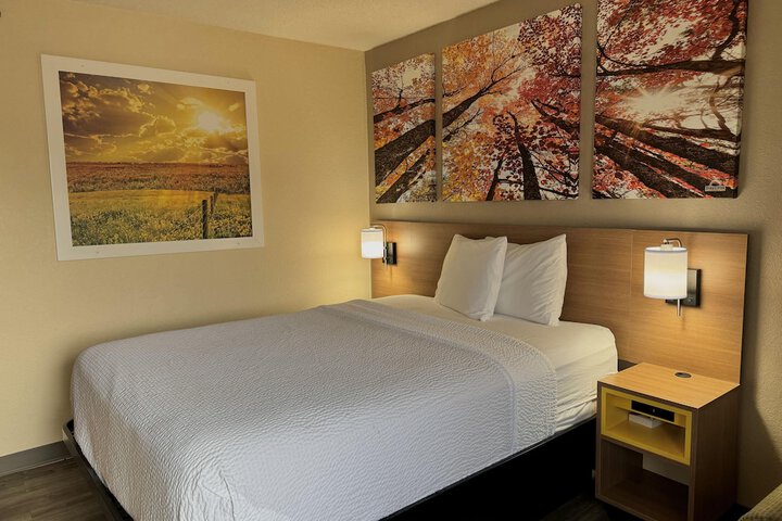 1 Queen Bed (22 of 23)