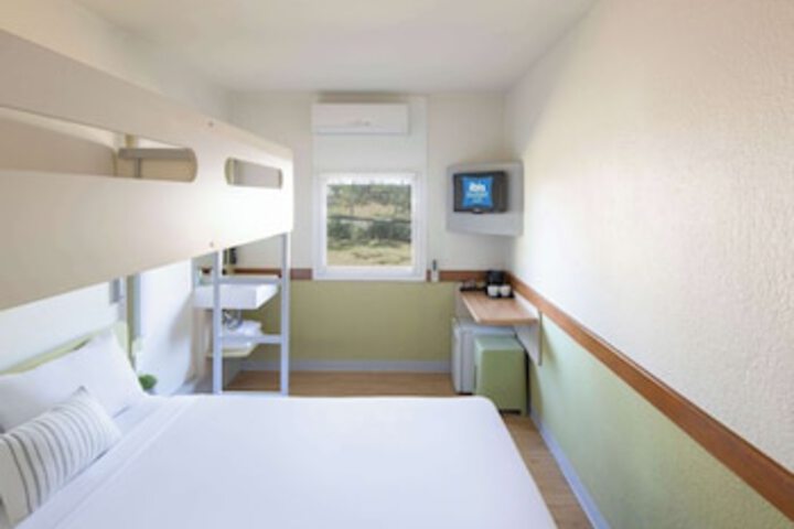 Room 40 of 93