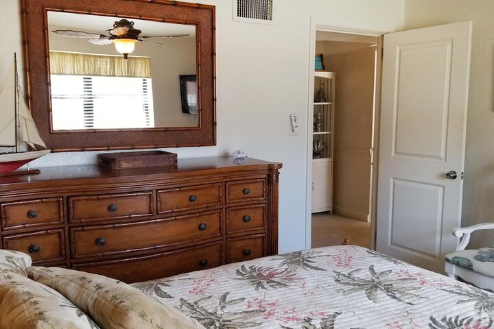 Room 44 of 325