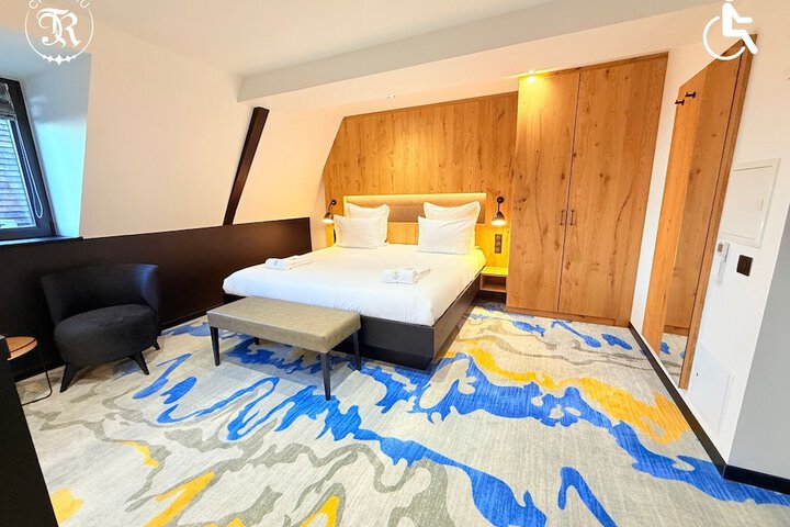 Room 105 of 217