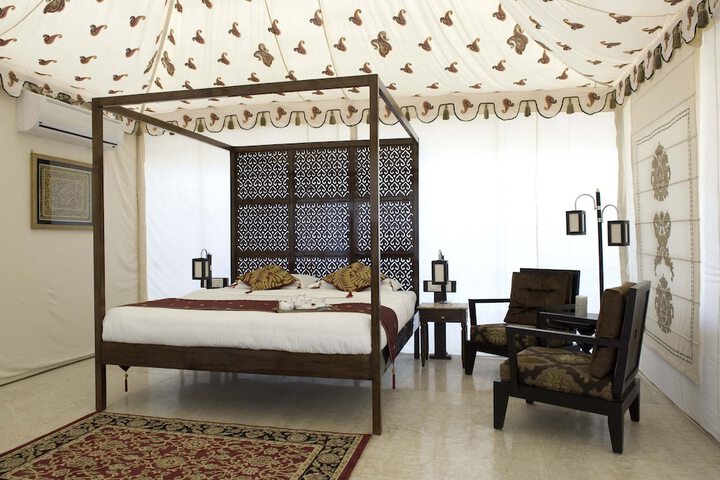 Room 3 of 18