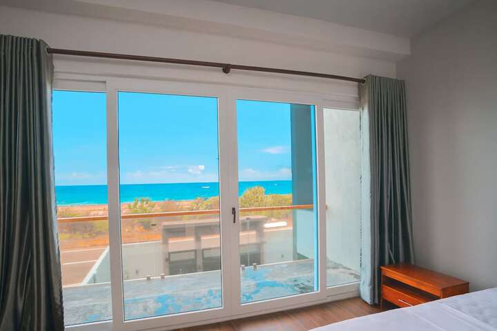 Room 4 of 52