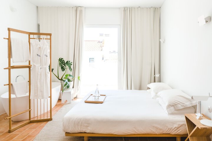 Room 16 of 60
