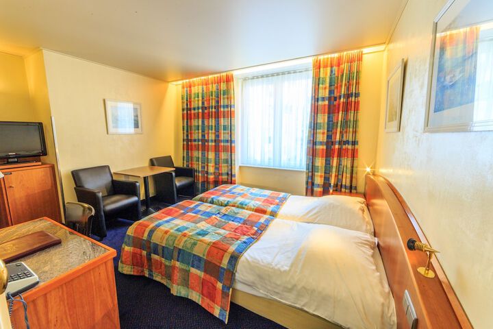 Room 13 of 43