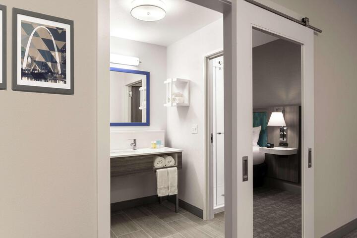 King Room with Microwave and Refrigerator (4 of 15)