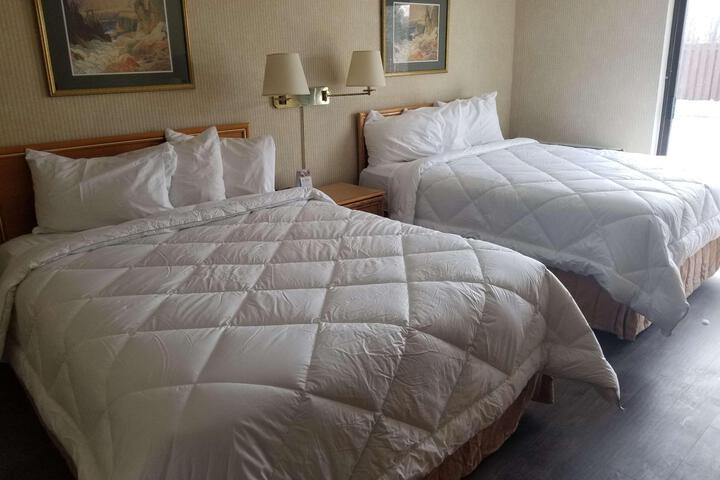 1 King Bed (5 of 6)