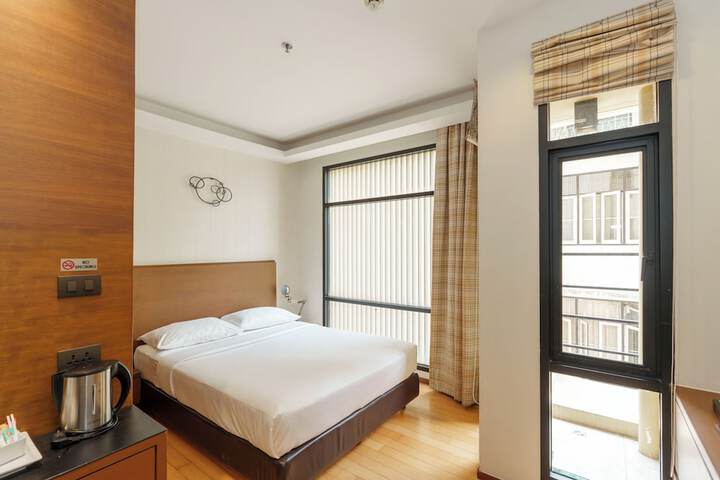 Room 17 of 37