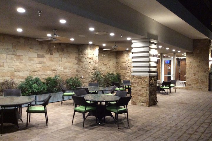 Dining 16 of 21