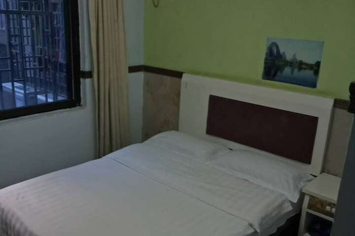 Room 6 of 9