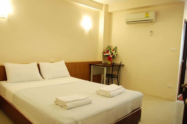 Room 9 of 28