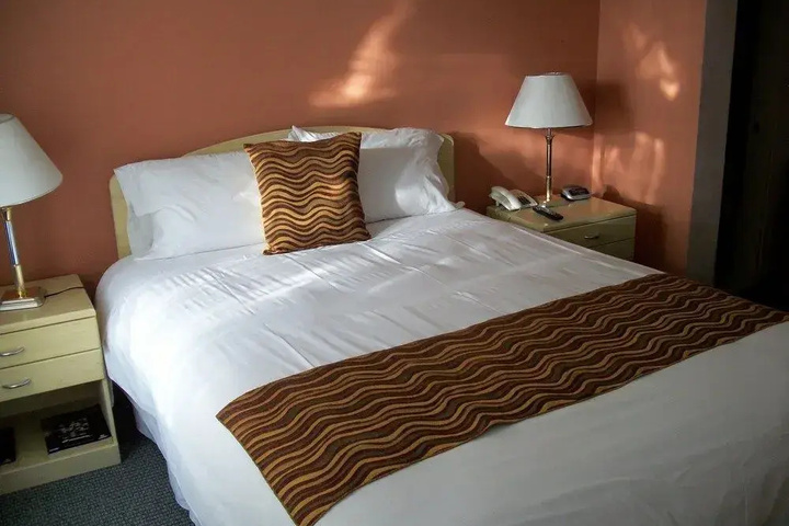 Room 6 of 7