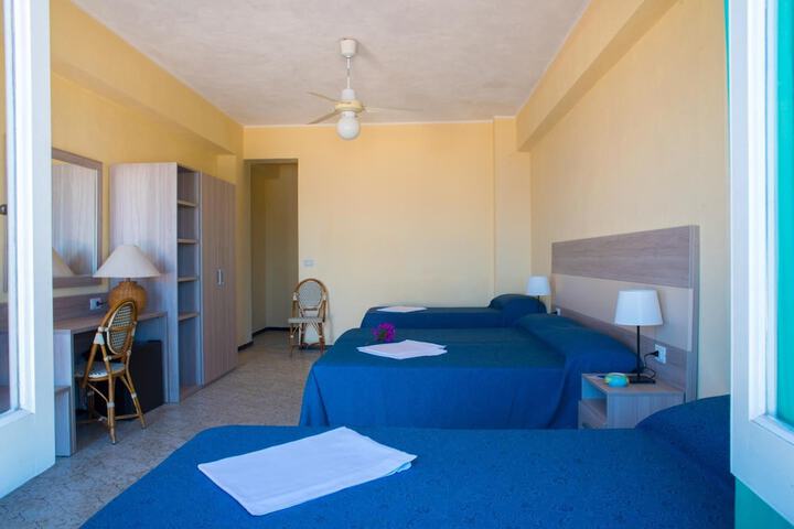 Room 12 of 40