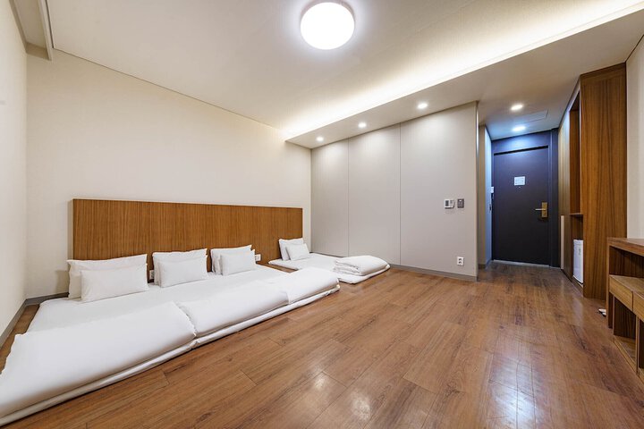 Room 5 of 37