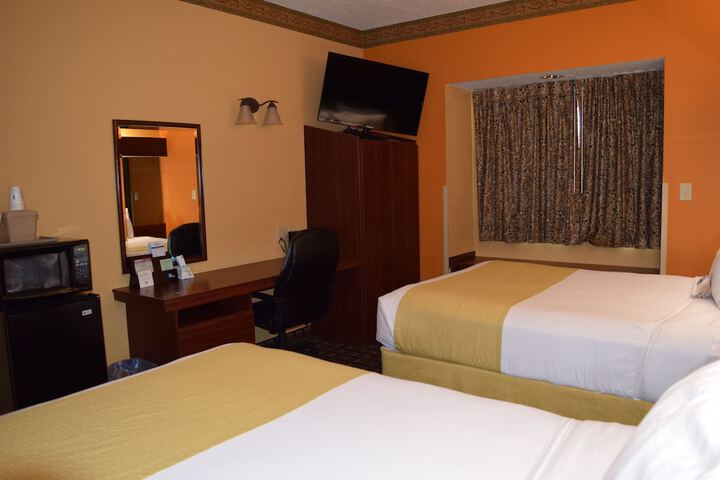 1 Queen Bed (23 of 35)