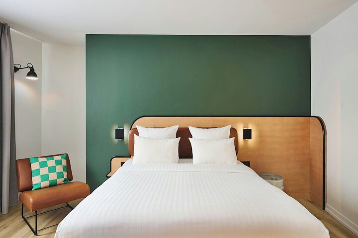 Room 42 of 79