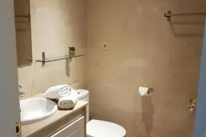 Room 8 of 13
